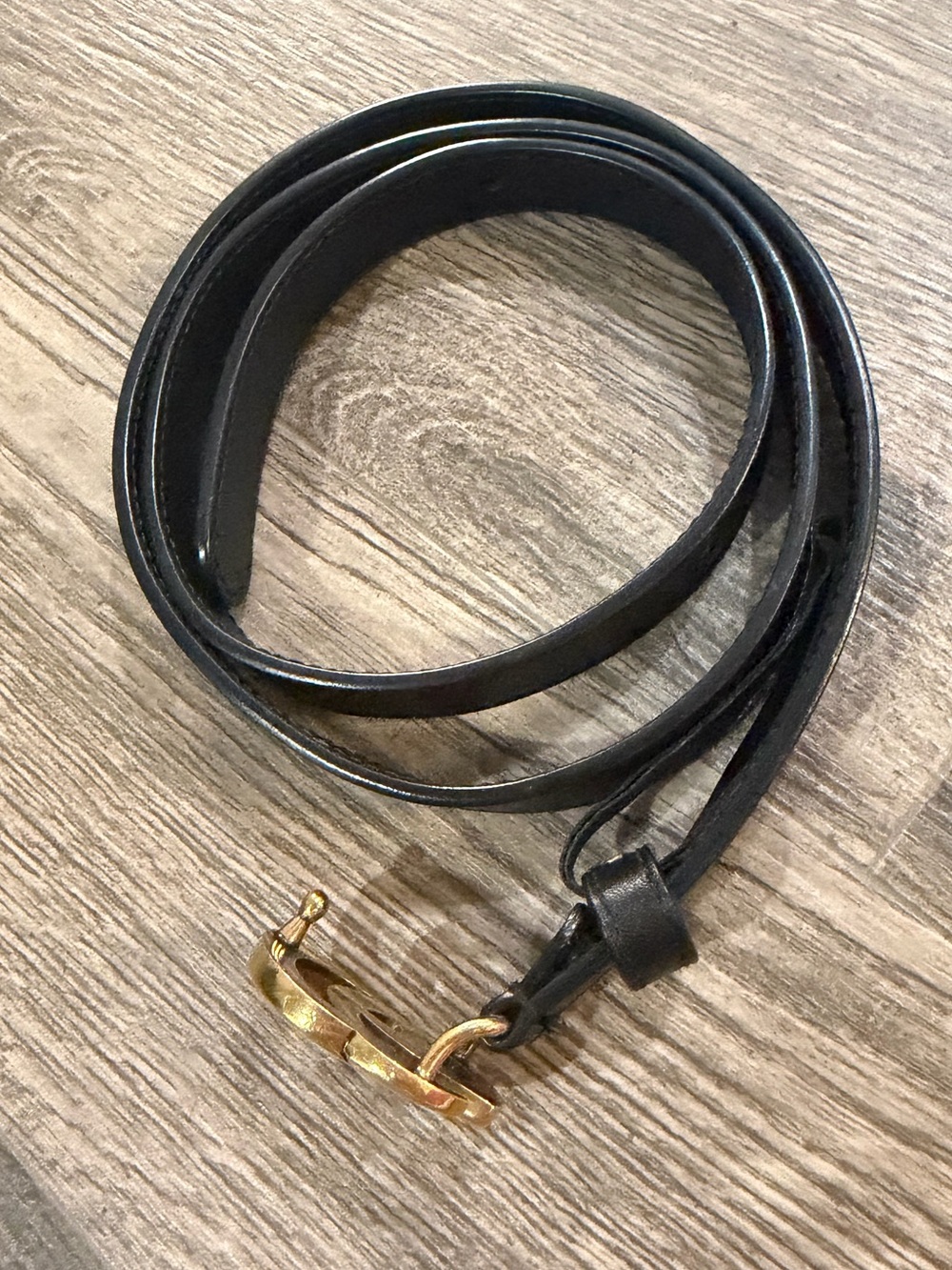 Gucci Thin Black Leather Belt with Gold Double-G Buckle - Picture 2 of 6